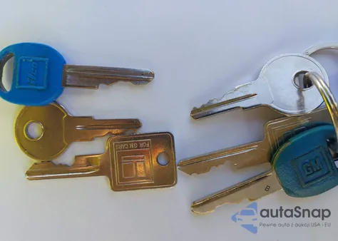 1986 Chevrolet K10 из США, поврежденный, VIN 1GCEK14H7GS151860